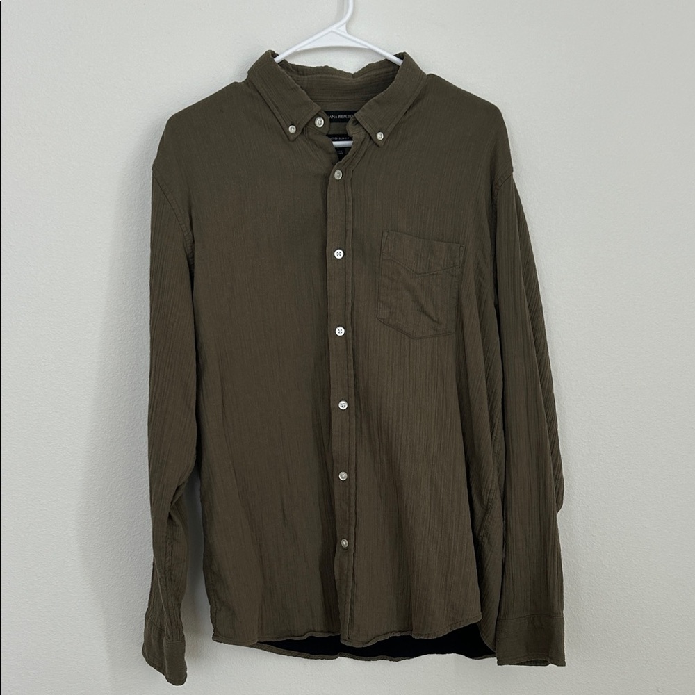 Men's Olive Green Button-Up Shirt